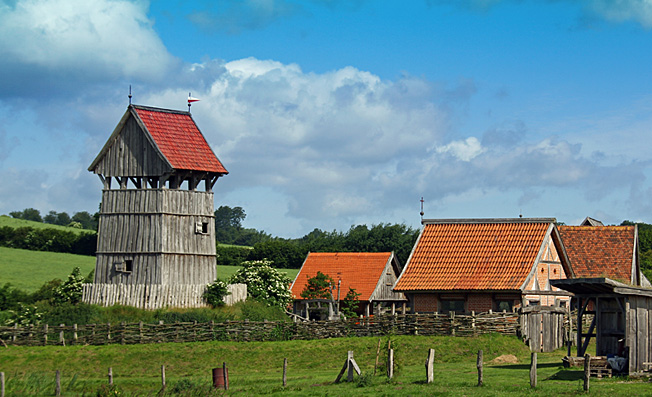 Motiv: Turmhügelburg - Ausstellungen - Ausflugsziele